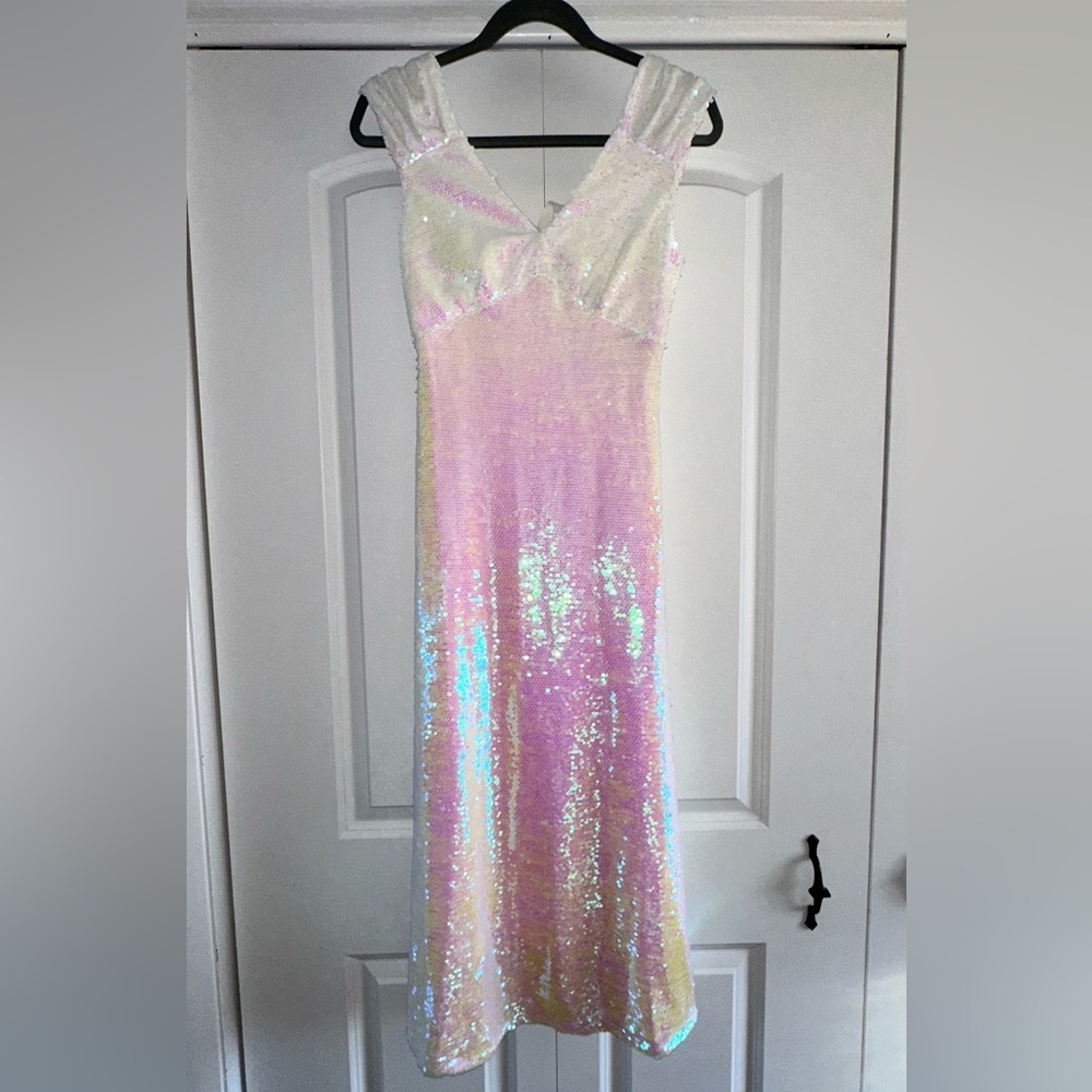 NWOT Konnie Iridescent Sequin Midi Dress